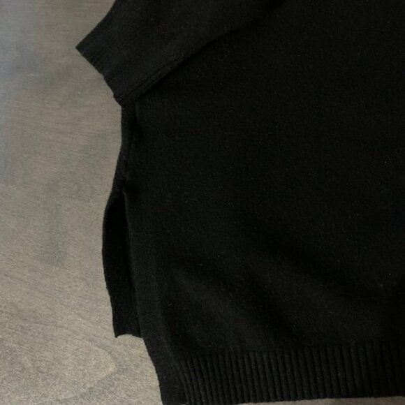 Cyrus Brand Turtleneck - Picture 3 of 6